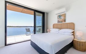 Lavish Coastal 2-Bed With Stunning Ocean Views